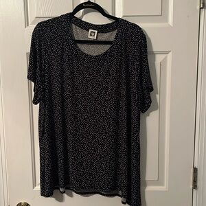 Anne Klein short sleeve blouse with stretch.
